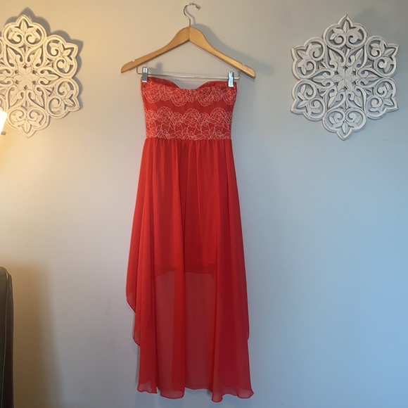 A peach strapless dress short front long back - Picture 2 of 2